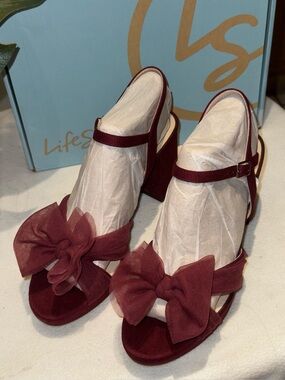 LifeStride Last Dance Sandal in red, defined by a chunky block heel open toe